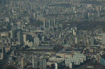 중장년층 10명 중 6명이 무주택자…집 있으면 빚 3.3배 많아