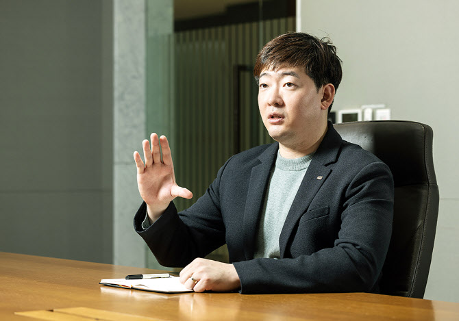 “SK하이닉스, 내년 하반기 반등할 것”