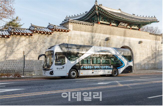 청계천 이어 청와대서도 자율주행버스 달린다…전국 최초 대형