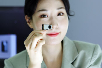 LG이노텍, CES서 '스마트폰 카메라모듈' 공개.."카툭튀 완전히 없앤다"