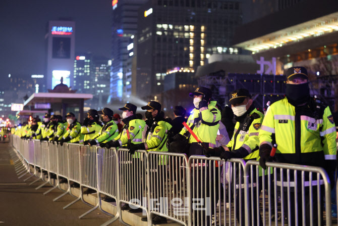 거리두기 해제 후 첫 연말연시…서울시, 강남·홍대 등 안전관리 강화