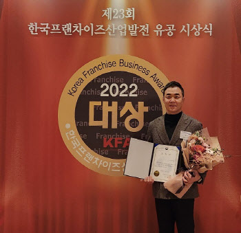 컴포즈커피, '한국프랜차이즈산업발전 유공' 산업부장관 표창 수상