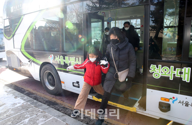 [포토] 자율주행버스 이용하는 시민들