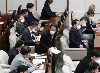 서울교욱청 “교권보호조례 미상정 처리한 서울시의회 유감”