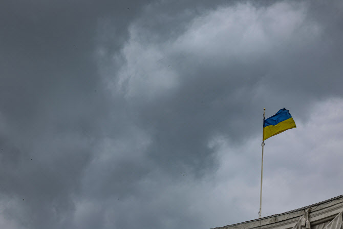 우크라이나 구호 활동 적십자 사무소에 포탄