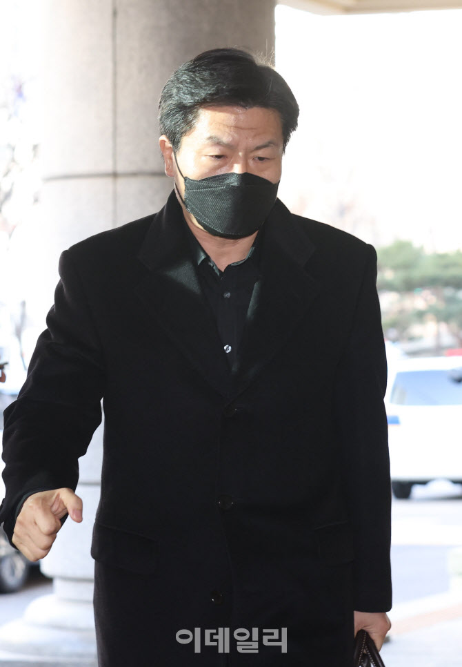 [포토]영장실질심사 출석하는 이임재 전 용산경찰서장