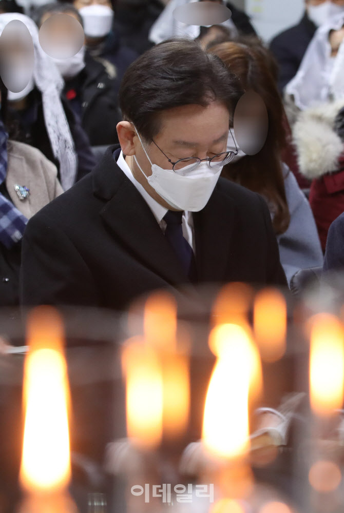 [포토]이재명 대표, '성탄 미사 참석'