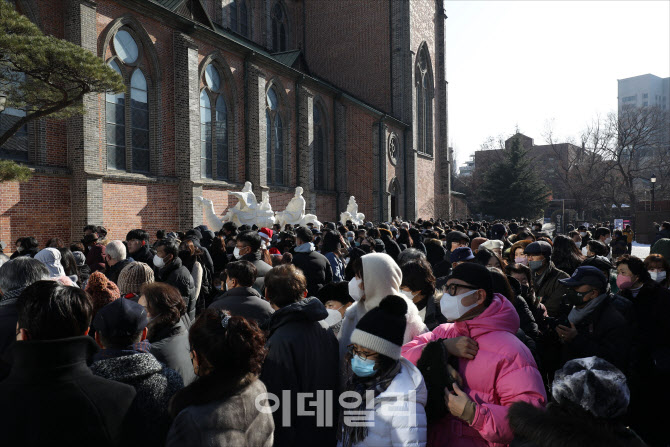 [포토]주님 성탄 대축일 낮미사 온 카톨릭 신자들