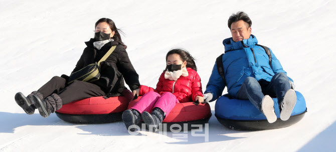 [포토]온 가족이 즐기는 눈썰매