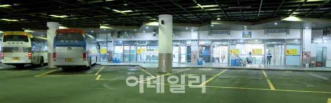 [포토]"이용객 반토막"…성남 버스터미널, 경영난 속 결국 폐업