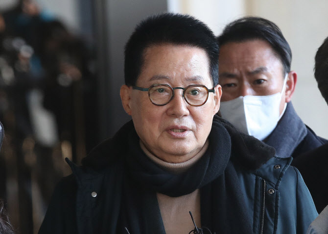박지원, 불구속 기소에 "부당함 재판서 밝혀질 것…심히 유감"