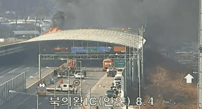 과천 제2고속도로 북의왕IC 인근 큰불.."차량 다수 갇혀"