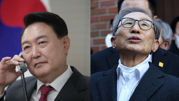 尹과 통화한 MB "기도하겠다"...권성동, 허리숙여 인사