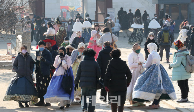 [포토]새해 첫날 경복궁 '북적북적'