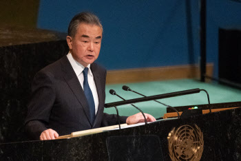 왕이, 中외교 최고위직 올라…“미국과 대화·상생 추구”