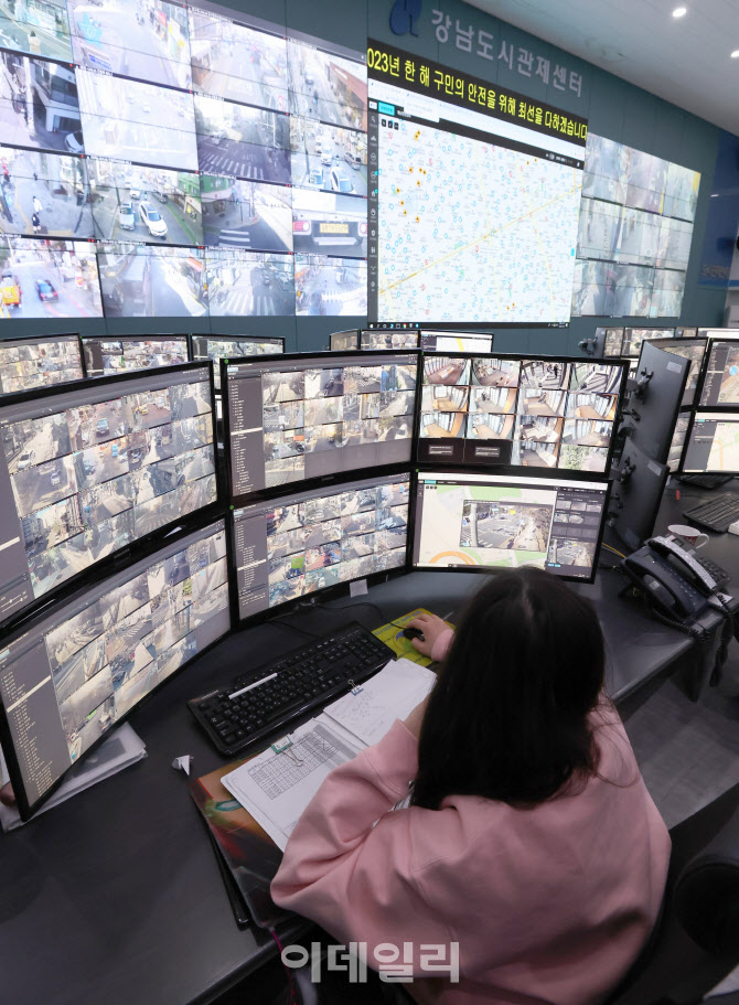 [포토]CCTV 통해 안전상황 점검해요!