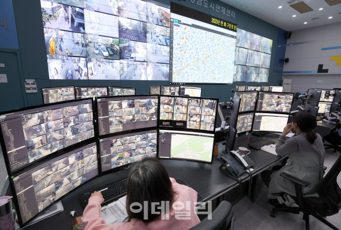 [포토]구민 안전 책임지는 'AI 밀집 분석시스템'