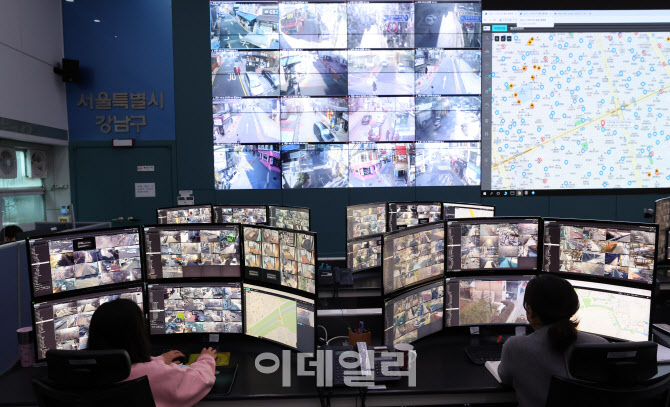 [포토]'안전여부, 실시간 모니터링!'