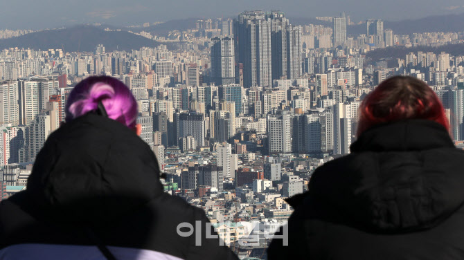 [포토]추경호 "부동산 연착륙 위해 과감하게 규제 완화할 것"