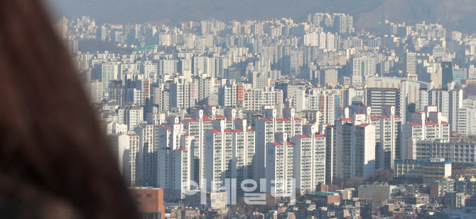 [포토]‘대출·세제·청약·거래’ 문 정부 규제 4종 풀어… 경착륙 막는다