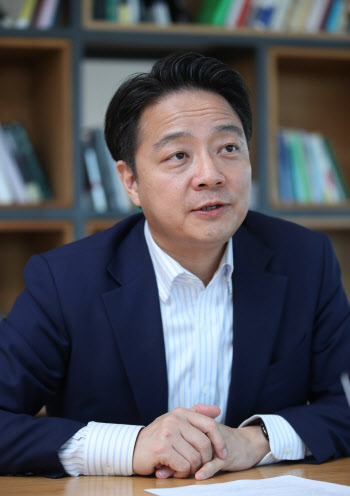 "北인권재단 설립 시급…통일부 실무 조직도 확대해야"