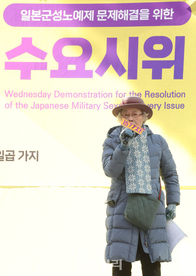 [포토]수요집회에서 발언하는 김혜원 전 생존자복지위원장