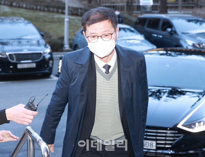 "한동훈, 검찰권 사적 남용 의심"…기소된 신성식 검사장 '반발'(종합)