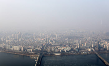 오후까지 전국 곳곳 눈·비…미세먼지도 '매우 나쁨'