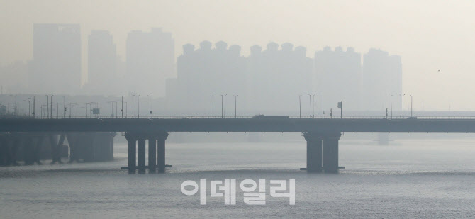 [포토]초미세먼지 주의보 내려진 서울