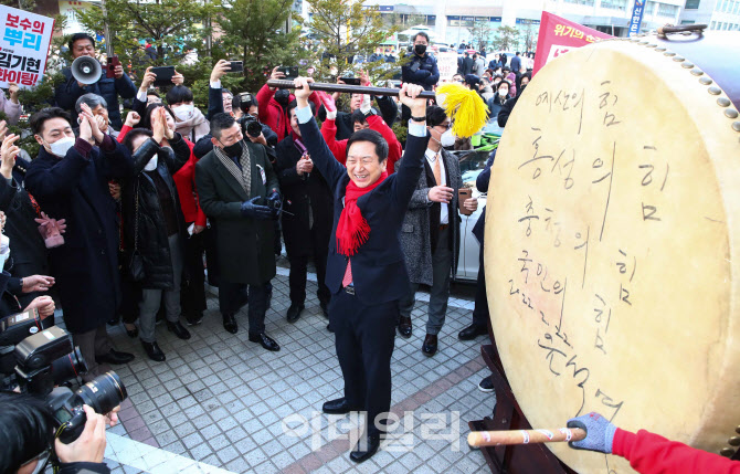 [포토]김기현 의원, '이기는 캠프' 개소식