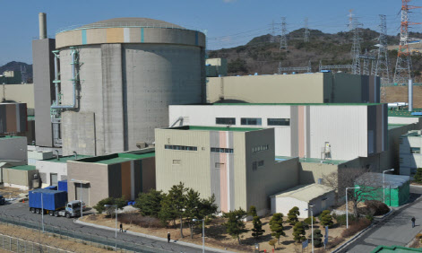 '월성1호기 문건 삭제' 산업부 공무원 3명 징역형 집행유예