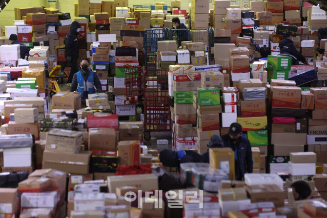 [포토]물류센터를 가득 채운 택배들