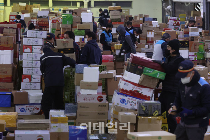 [포토]분주한 우정사업본부 관계자들