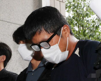 딸 앞에서 아내 살해 후 장모 찌른 40대, 징역 30년