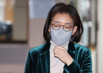 나경원, 저출산위에 사직서 제출…윤핵관 저격도