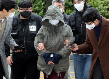 '모친 백골 시신 방치' 40대 여성 구속.."도주 우려 있다"