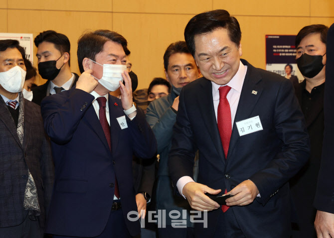 [포토]김기현-안철수, '어색한 미소'