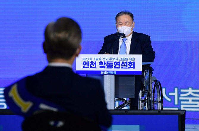 이재명 `내부총질은 이적행위` 발언에 이상민 "지위 높을수록 비판해야"