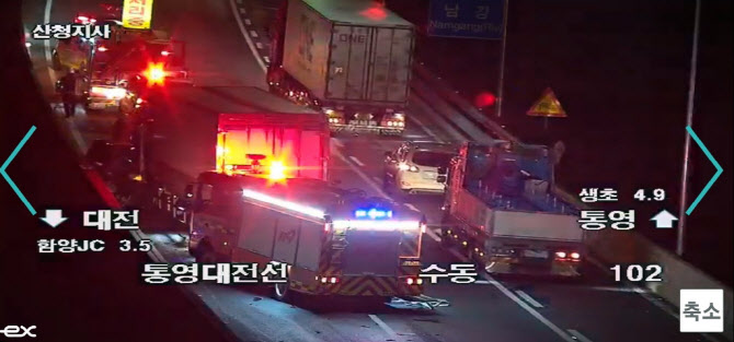 대전통영고속도로서 역주행해 5t 트럭과 충돌…운전자 숨져