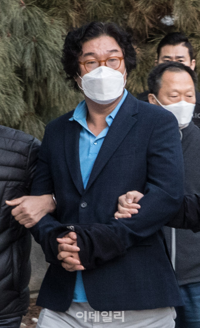 [포토]수원지검 향하는 김성태 쌍방울 전 회장