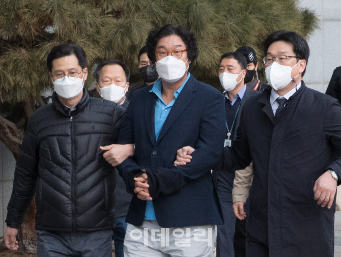 [포토]수원지검 향하는 김성태 전 쌍방울 회장