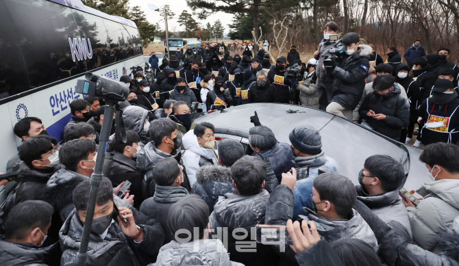 [포토]소화기 분사로 하얗게 변한 스카이72 골프장