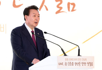 ‘UAE 동행’ 경제사절단 만난 尹 “저는 대한민국 영업사원”