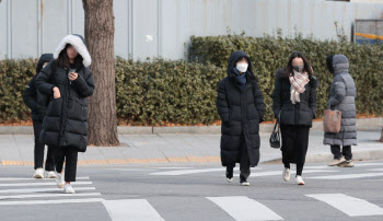 수도권·강원영서 중심 눈발 흩날려…“빙판길·도로살얼음 주의”