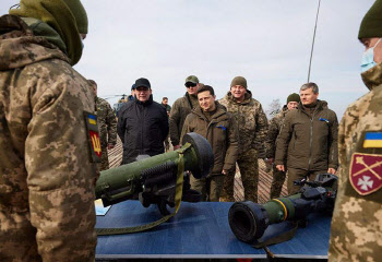 NYT "美 한국에 쌓아둔 자국 포탄, 우크라이나에 보내"