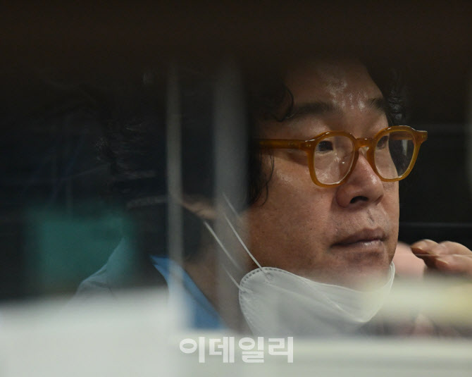 檢, '횡령·배임 등' 김성태 구속영장 청구…변호사비 대납 의혹 제외