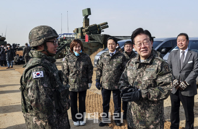 [포토]이재명, '방공부대 장병들 격려'