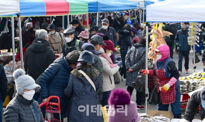 [포토]설 앞둔 모란시장