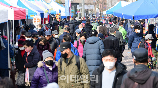 [포토]설 앞둔 모란시장, 인파로 북적북적