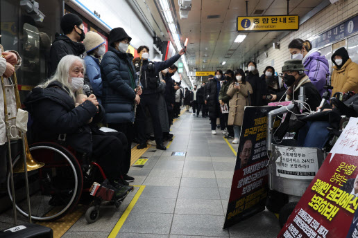 전장연 시위 피해액만 4450억…서울시, 무관용 재차 천명(종합)